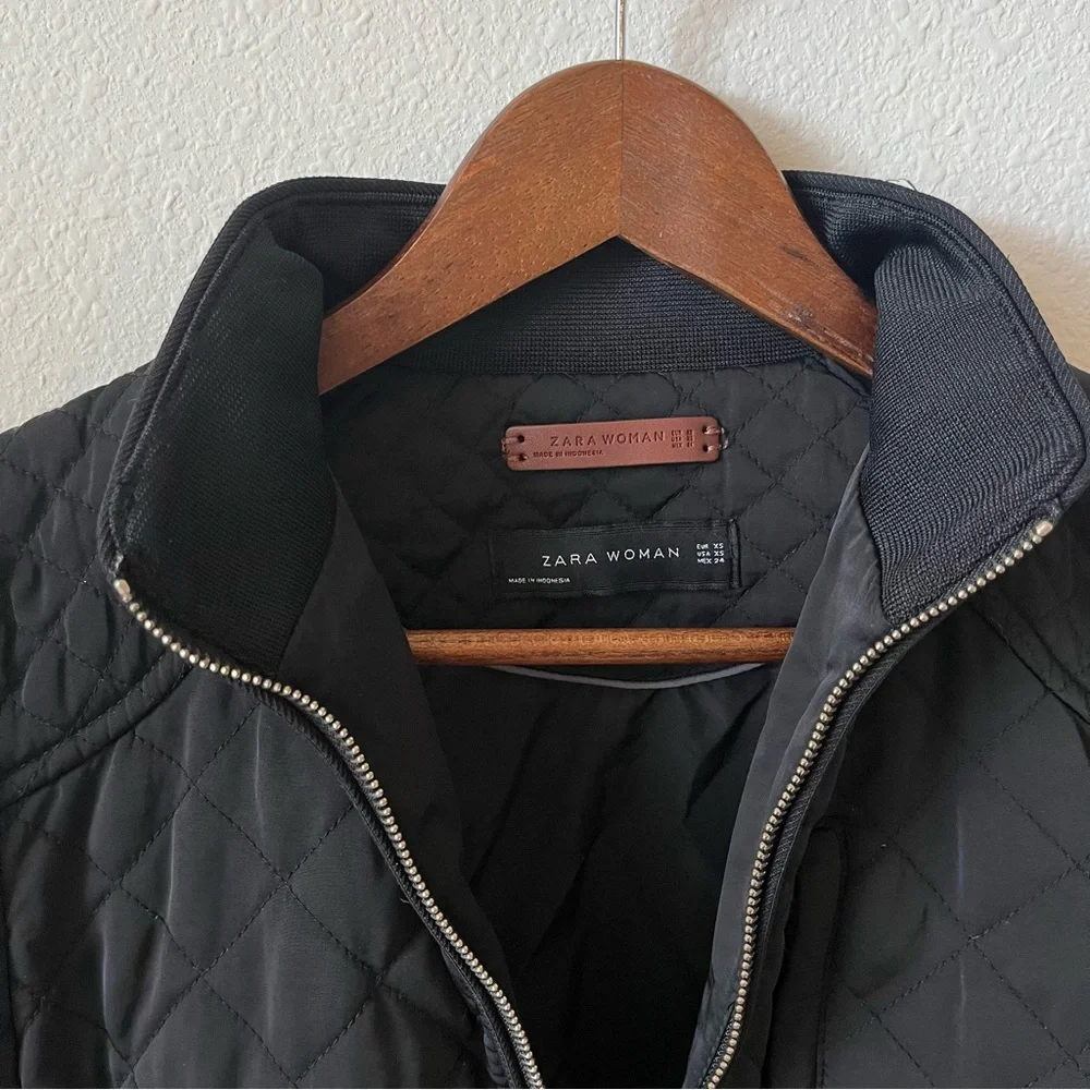 Zara Black Puffer Pocketed Zip Up Elegant Everyday Jacket Quilted Design - Picture 3 of 7